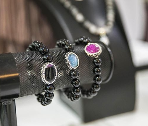 Friends don’t let friends go out without stunning jewellery. Pick up these gorgeous bracelets at Simone Louise Kellyville.
.
.
.
#jewellery #simonelouise #bracelets #fashion #womensfashion #kellyville #kellyvillevillage